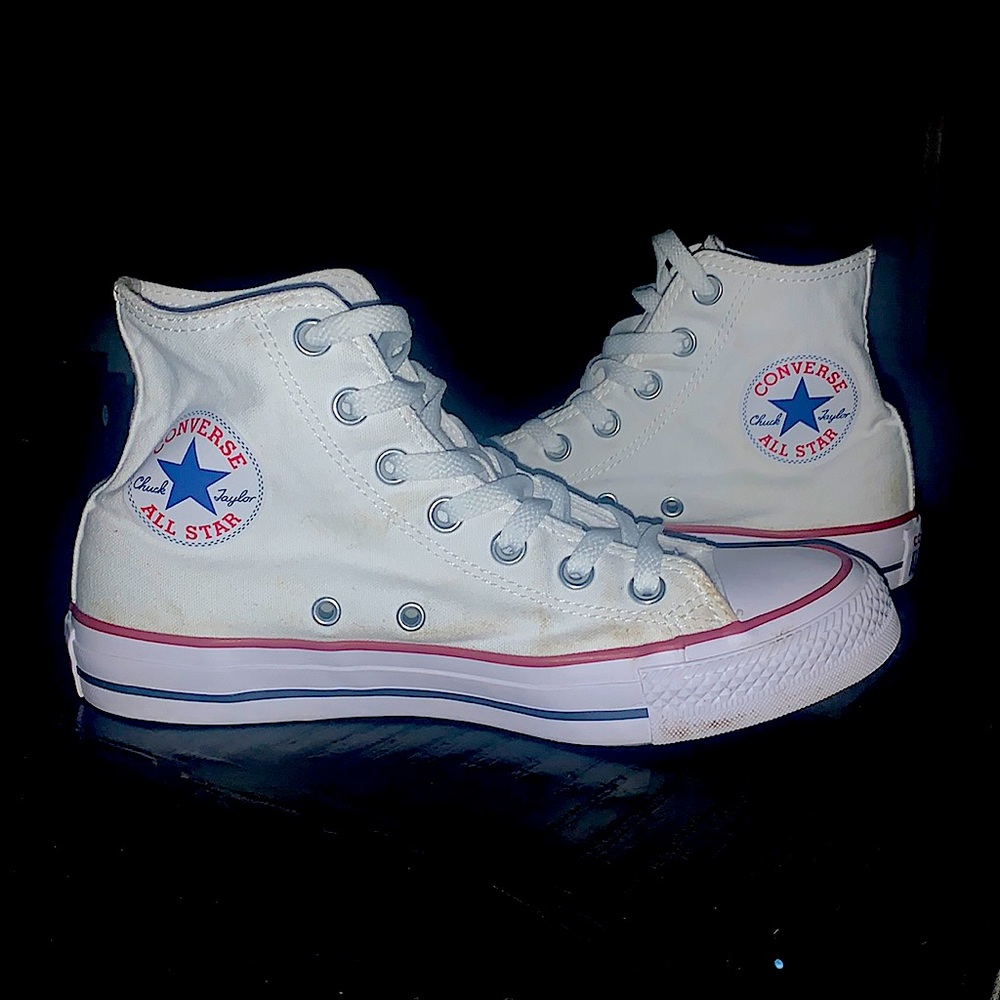 Converse hi top kicks… like new👏👏🦋